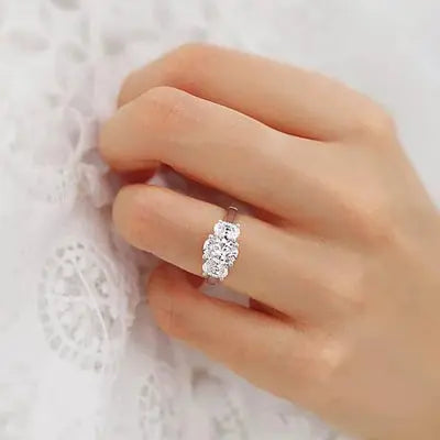 Oval Diamond Trilogy Ring, Solid Gold Three Stone Engagement Ring, 14K Gold Oval Cut Ring, Anniversary Promise Ring for Her. Cushionblue