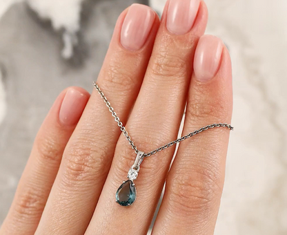 14k Gold Green Aquamarine  Necklace. Cushionblue
