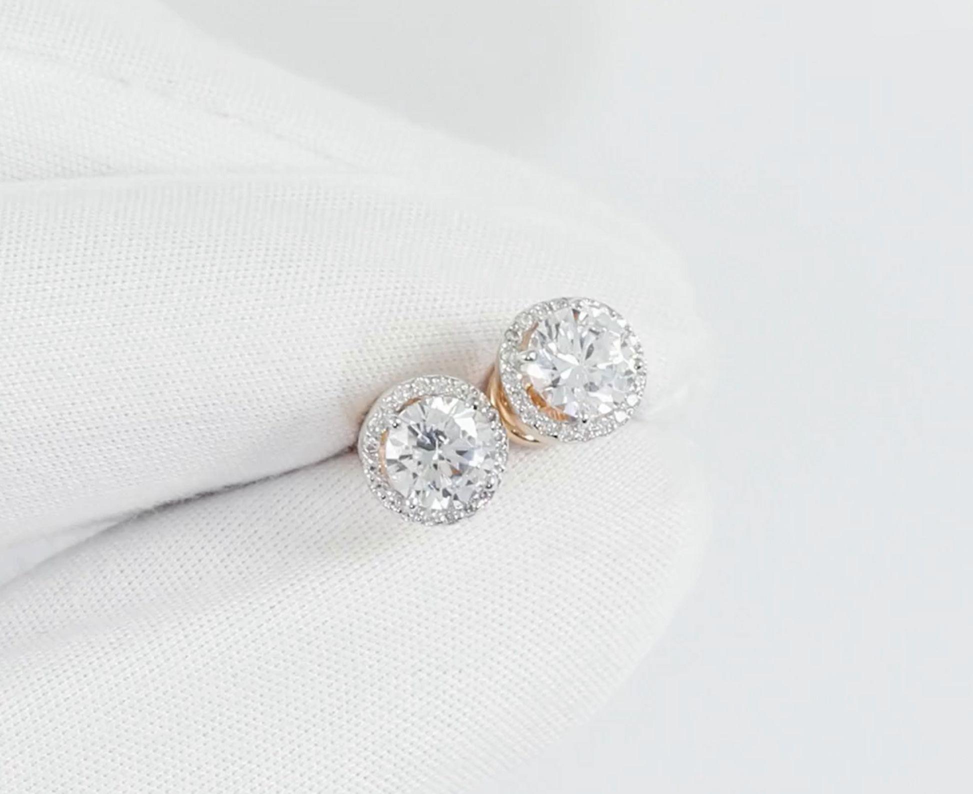 14k Gold Diamond 7.5MM Round Stud Earring. cushionblue