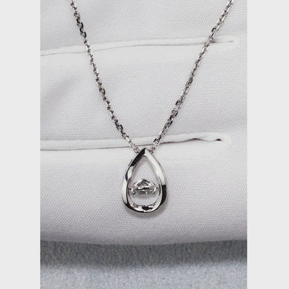 Round White Gold pendant necklace With diamond