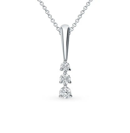 White gold Round shape diamonds pendant with necklace - cushionblue