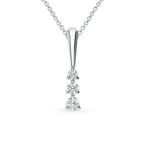 White gold Round shape diamonds pendant with necklace - cushionblue