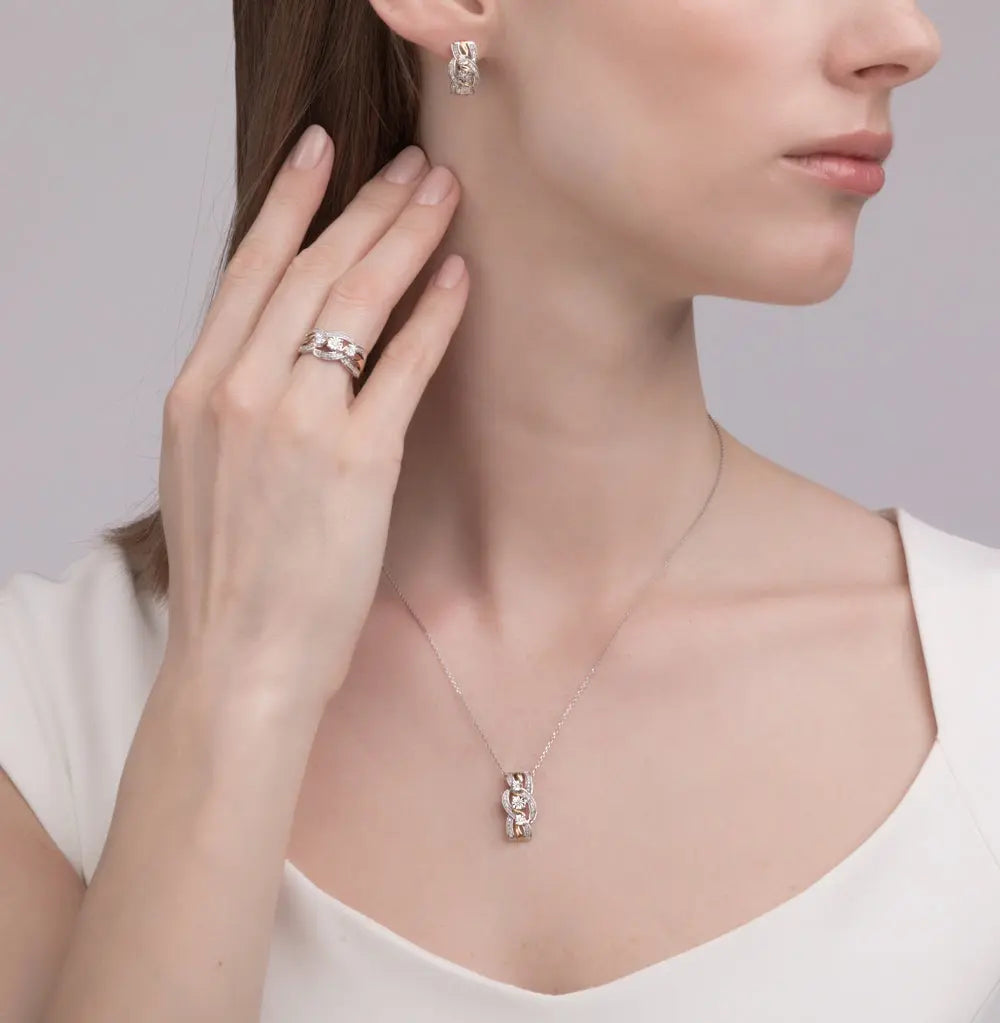 White Gold Unique Round cut diamonds pendant with necklace - cushionblue
