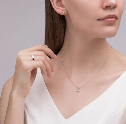 White Gold Princess cut diamond pendant with necklace - cushionblue