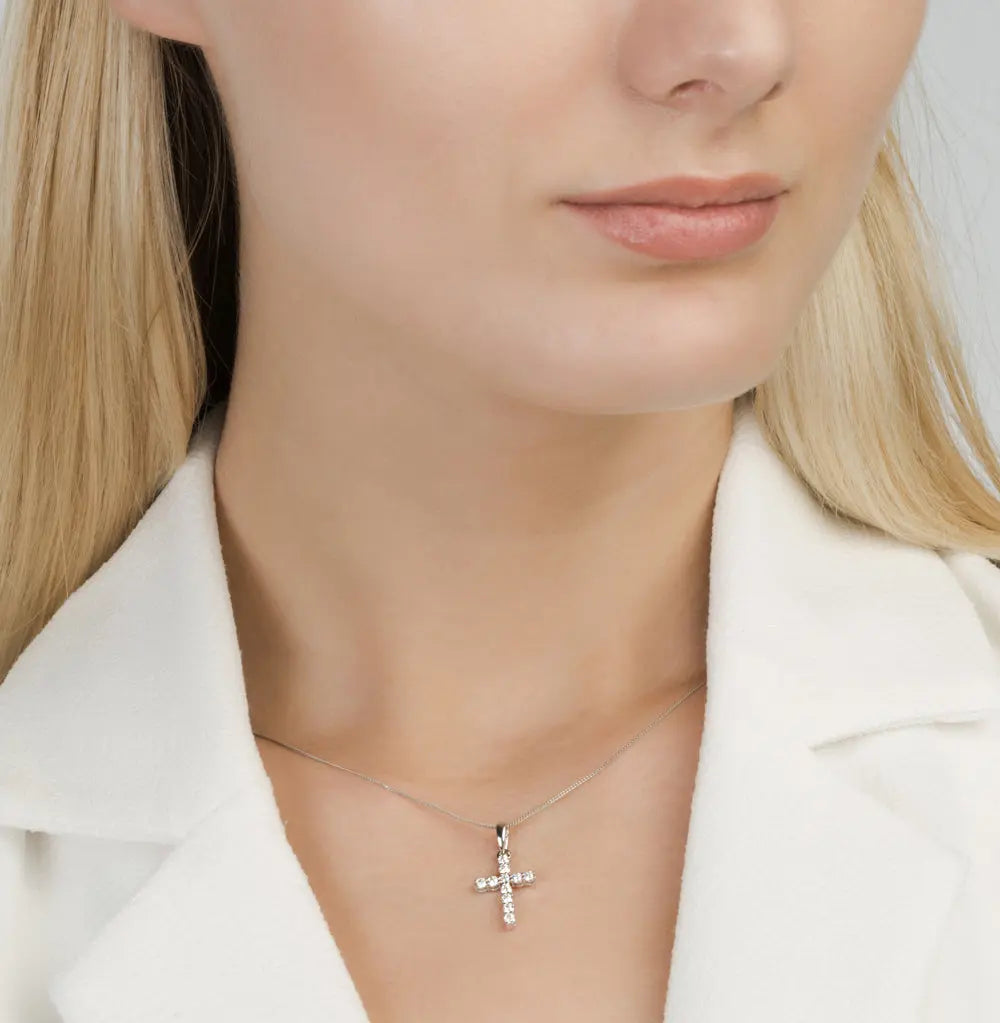 White Gold Cross pendant necklace with diamond - cushionblue