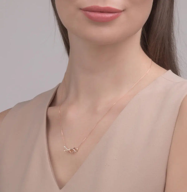 Yellow Gold Ribbon necklace with diamonds - cushionblue