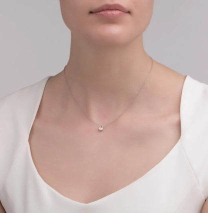 Diamond With White Gold Round pendant necklace - cushionblue