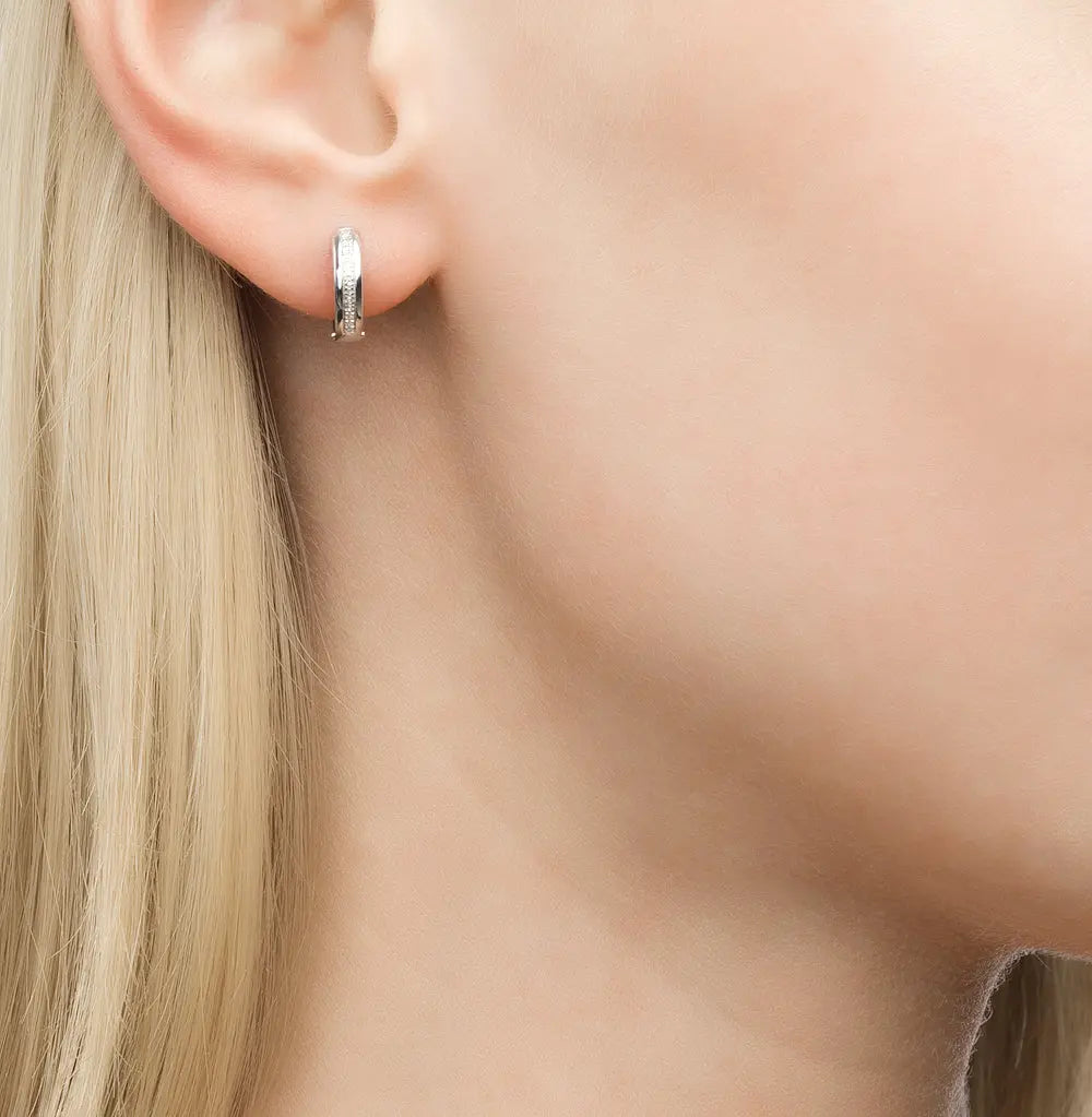 White Gold Huggie earrings with sapphires and diamonds Cushionblue