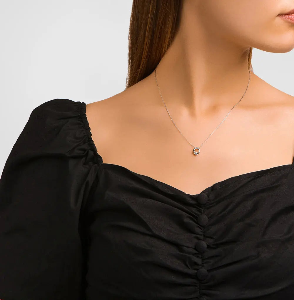 Round White Gold pendant necklace with diamond - cushionblue