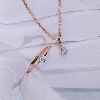 Rose Gold Round pendant necklace with diamond