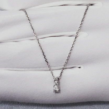 White Gold Round cut pendant necklace with diamonds
