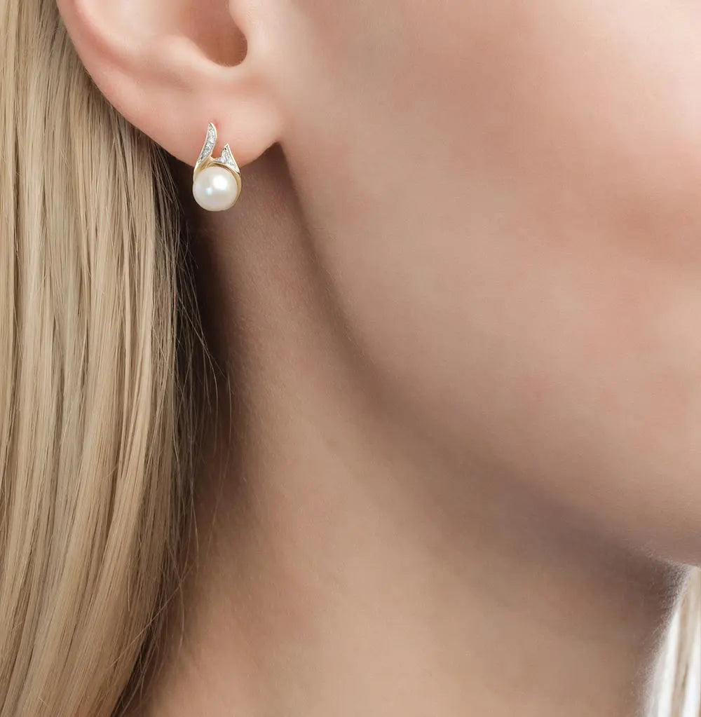 Yellow Gold Latch back earrings with pearls and diamonds - cushionblue